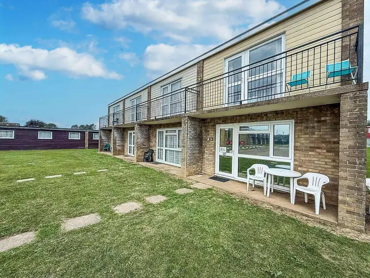 18127B⭐ – Bermuda, 3 bed, 8 berth chalet with D/G & portable heaters throughout. Ruby rated. Preview 1
