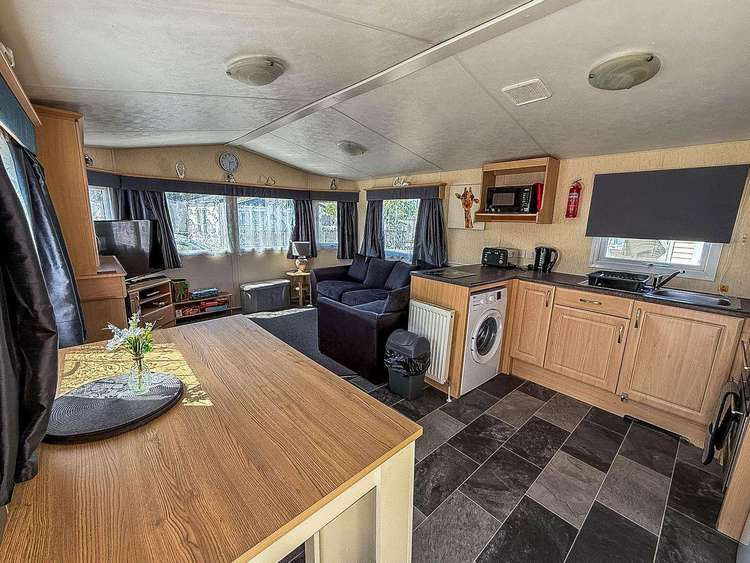 70529C⭐ – Cherry, 3 bed, 8 berth caravan with decking, D/G and C/H. Opal Rated. Preview 5