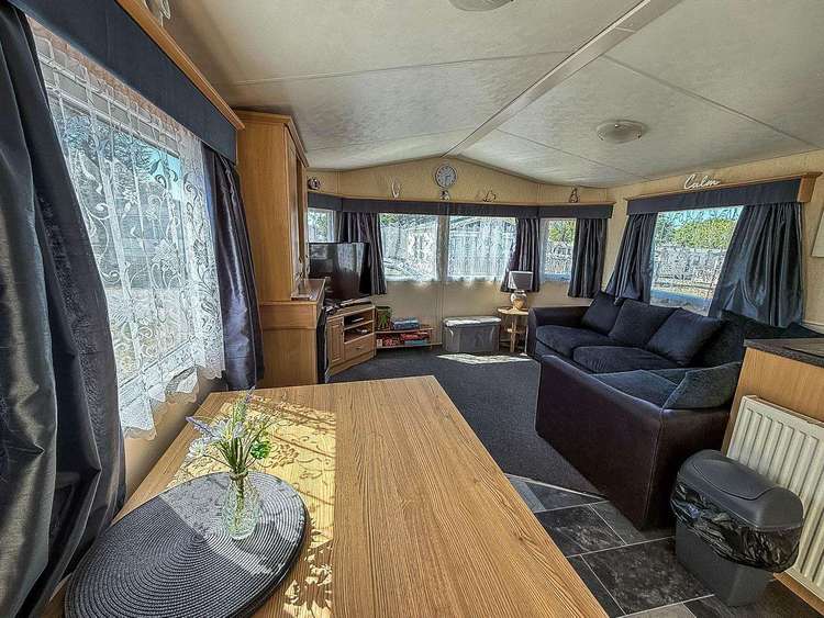70529C⭐ – Cherry, 3 bed, 8 berth caravan with decking, D/G and C/H. Opal Rated. Preview 4