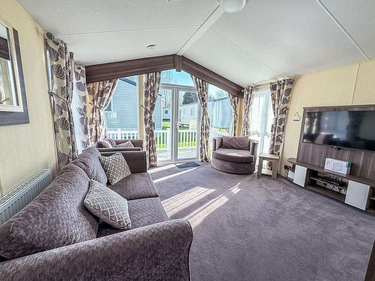 20009SV⭐ – Steeple View, 2 bed, 6 berth caravan with decking. Opal rated. Preview 4