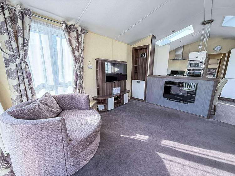 20009SV⭐ – Steeple View, 2 bed, 6 berth caravan with decking. Opal rated. Preview 5