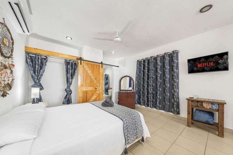 Capi’s Apartments – Junior Preview 0
