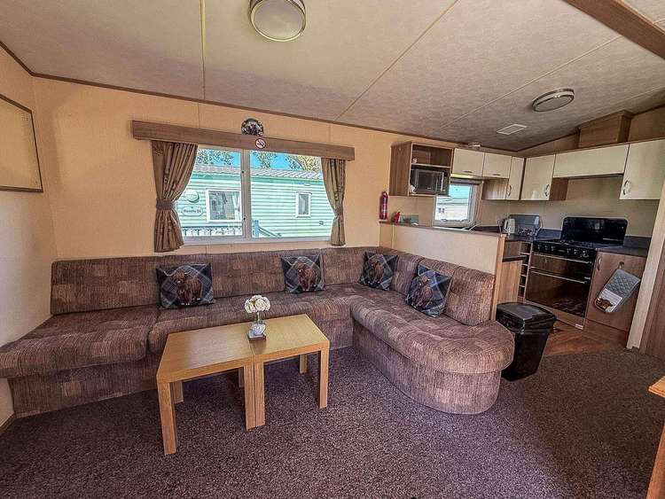 50017B⭐ – Bittern, 3 bed, 6 berth caravan with decking, D/G & C/H. Ruby rated. Preview 4