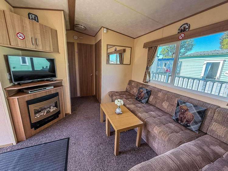 50017B⭐ – Bittern, 3 bed, 6 berth caravan with decking, D/G & C/H. Ruby rated. Preview 5