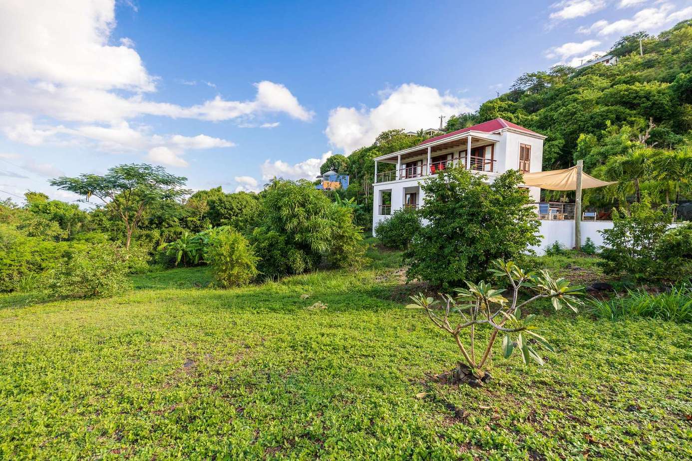 Spacious hillside retreat with panoramic nature views
