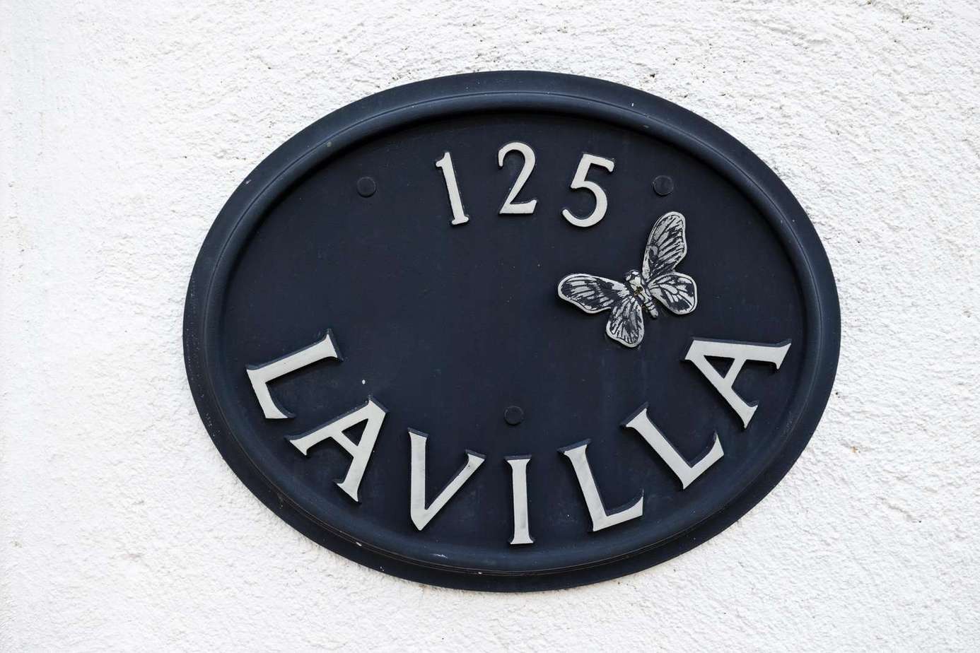 Charming entrance plaque welcoming you to La Villa