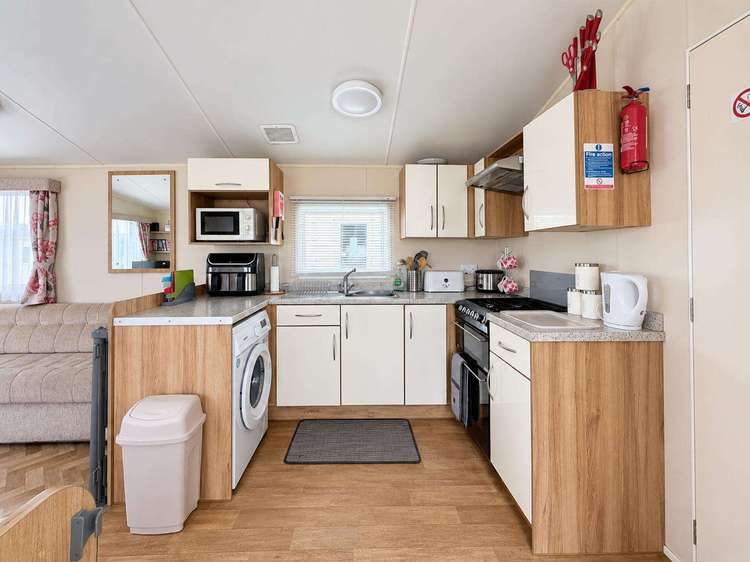 88077AC⛱️ – Anderby Creek, 3 bed, 8 berth caravan with D/G and C/H. Ruby rated Preview 4