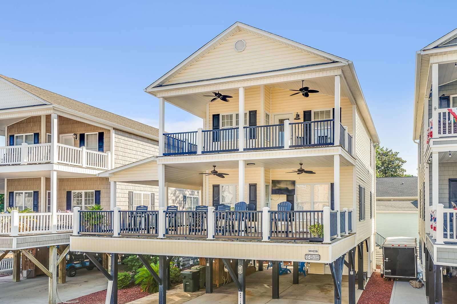 Spacious balcony retreat with ocean views and coastal charm - property