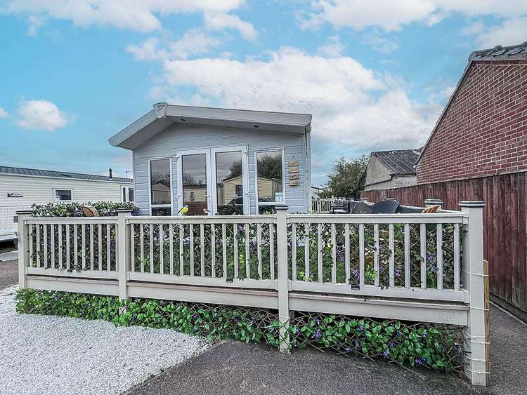 50001oC⛱️ – Osprey Court area, 2 bed, 6 berth caravan with large decking area. Diamond rated. Preview 0