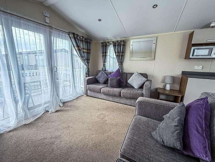 49012SV⭐ – Sea View area, 2 bed, 6 berth caravan with large decking, D/G and C/H. Diamond rated. Preview 4