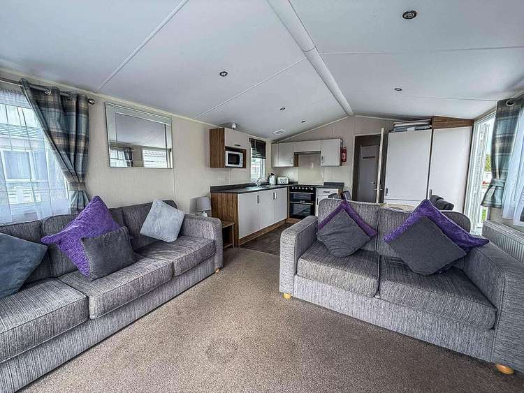 49012SV⭐ – Sea View area, 2 bed, 6 berth caravan with large decking, D/G and C/H. Diamond rated. Preview 5