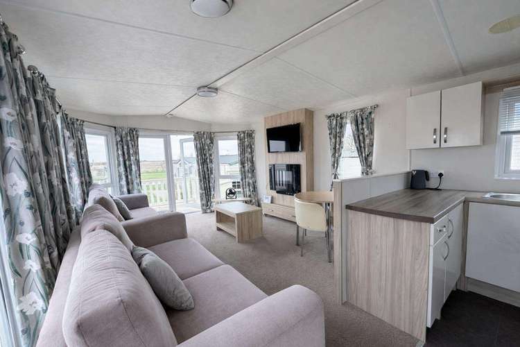 71012P⭐ – Puffin area, 3 bed, 8 berth caravan with decking. Opal rated. Preview 4
