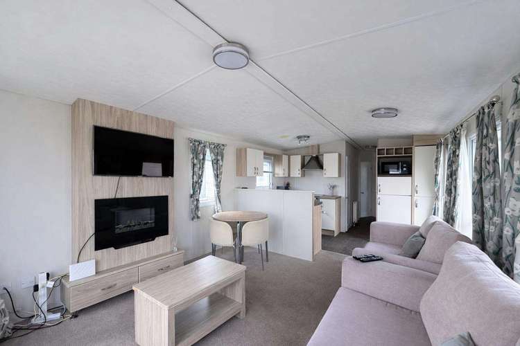71012P⭐ – Puffin area, 3 bed, 8 berth caravan with decking. Opal rated. Preview 5