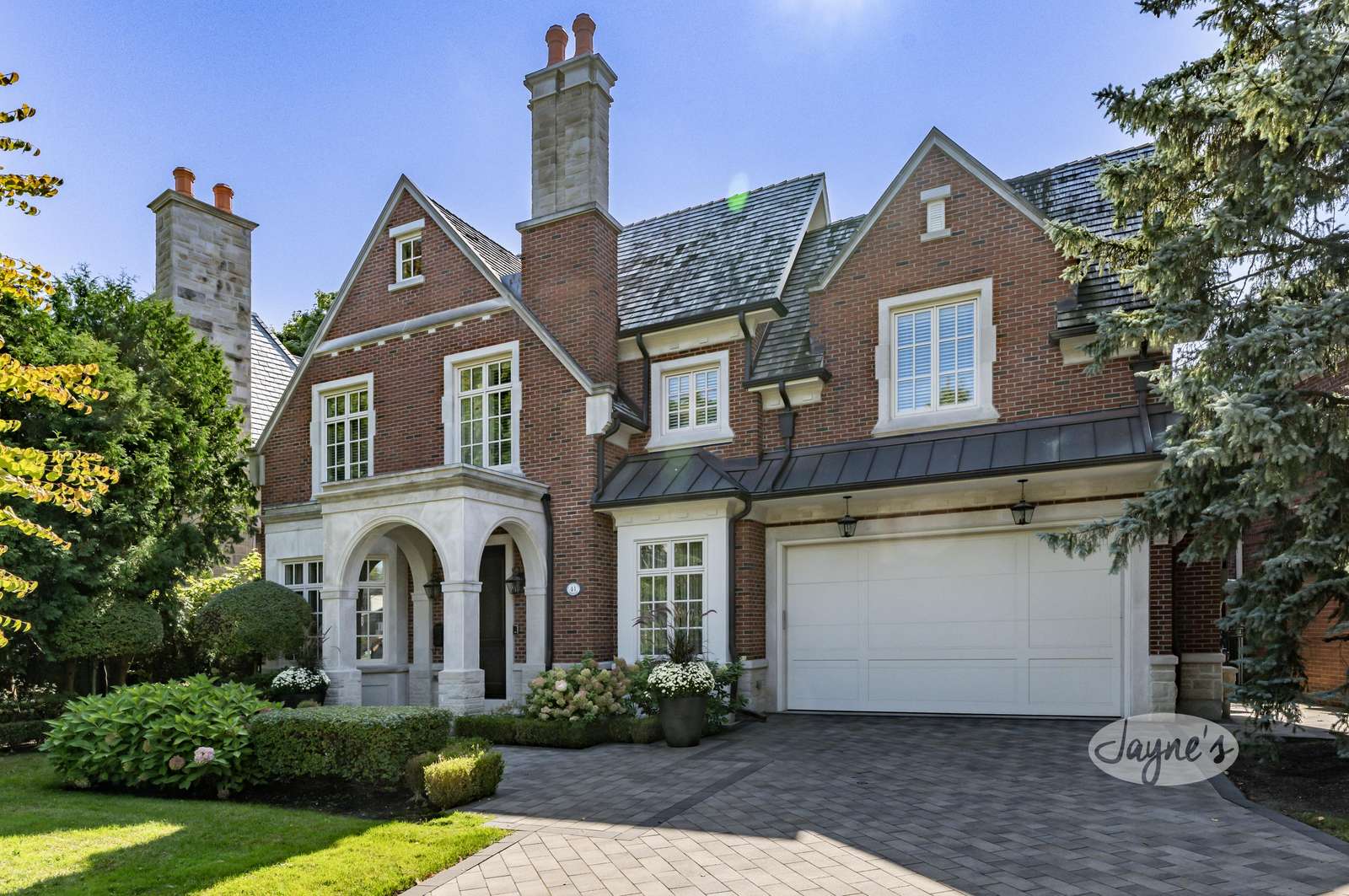 Luxe in Lawrence Park - Front