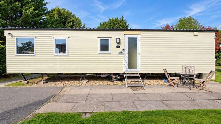 33057F⭐ – Firs area, 3 bed, 8 berth caravan with D/G and electric panel heaters. Emerald rated. Preview 1