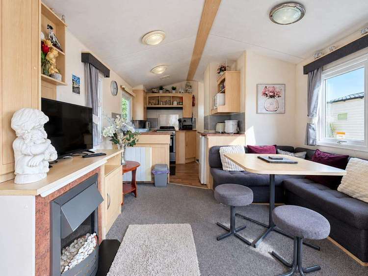 33057F⭐ – Firs area, 3 bed, 8 berth caravan with D/G and electric panel heaters. Emerald rated. Preview 5