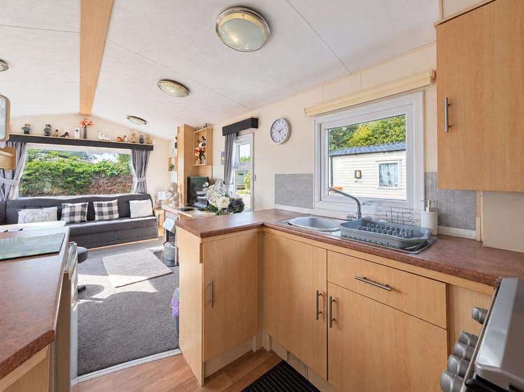 33057F⭐ – Firs area, 3 bed, 8 berth caravan with D/G and electric panel heaters. Emerald rated. Preview 3