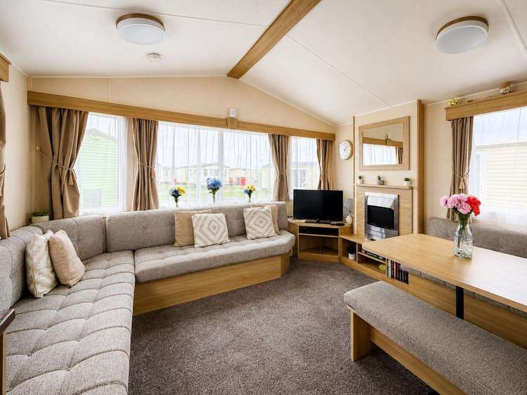 35122S⭐ – Sunnydale, 2 bed, 4 berth caravan with decking, D/G and C/H. Ruby rated. Preview 4