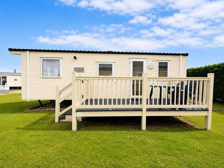 35122S⭐ – Sunnydale, 2 bed, 4 berth caravan with decking, D/G and C/H. Ruby rated. Preview 0