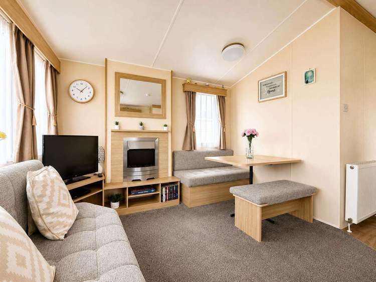 35122S⭐ – Sunnydale, 2 bed, 4 berth caravan with decking, D/G and C/H. Ruby rated. Preview 5