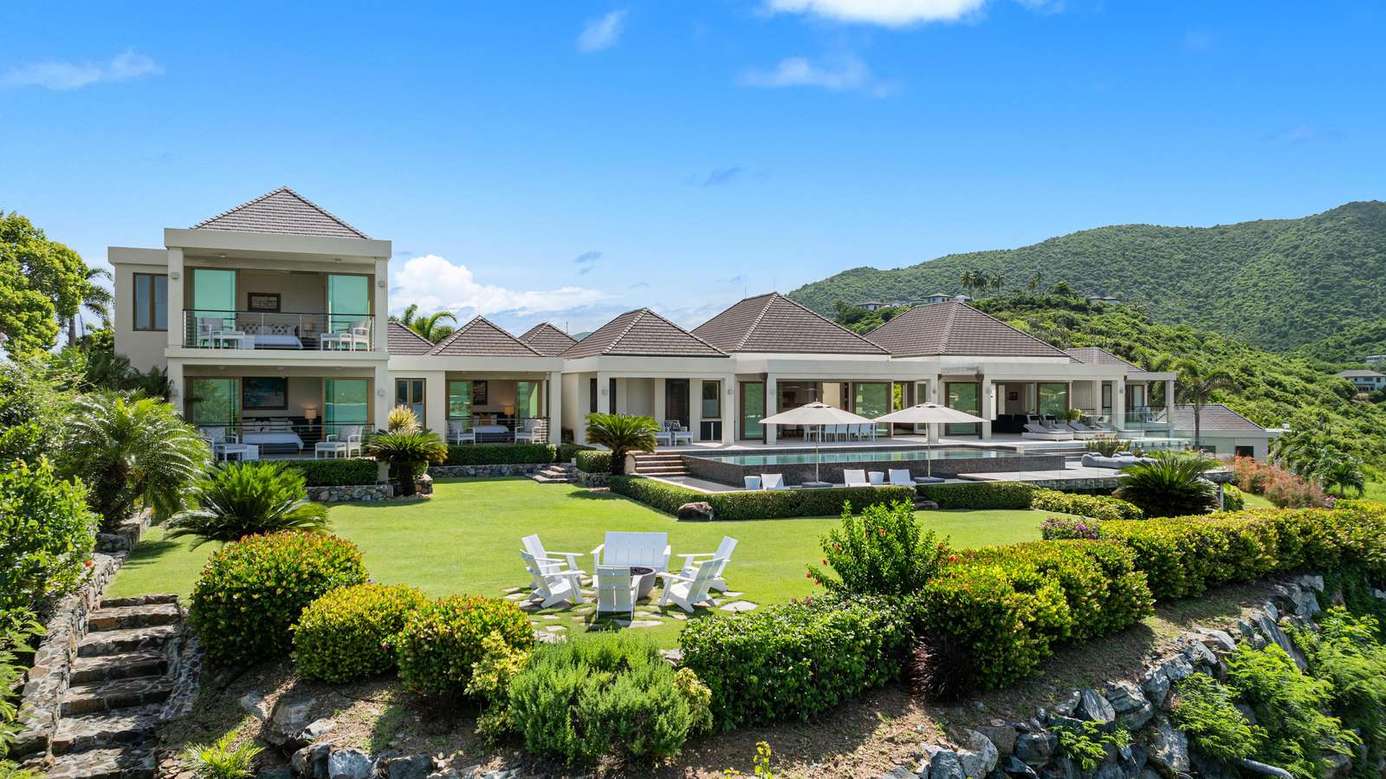 Expansive garden retreat with panoramic mountain views and elegant outdoor seating