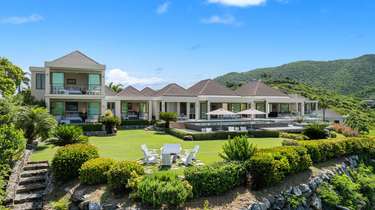 Expansive garden retreat with panoramic mountain views and elegant outdoor seating