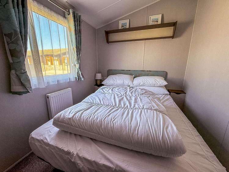 80055T⛱️ – Thurlton area, 3 bed, 8 berth caravan with side decking. Opal rated. Preview 4