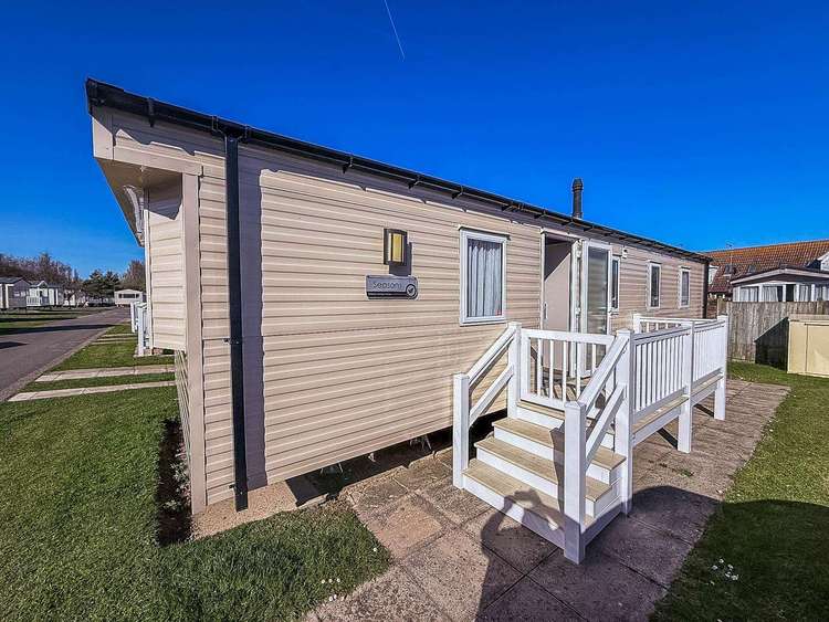 80055T⛱️ – Thurlton area, 3 bed, 8 berth caravan with side decking. Opal rated. Preview 0