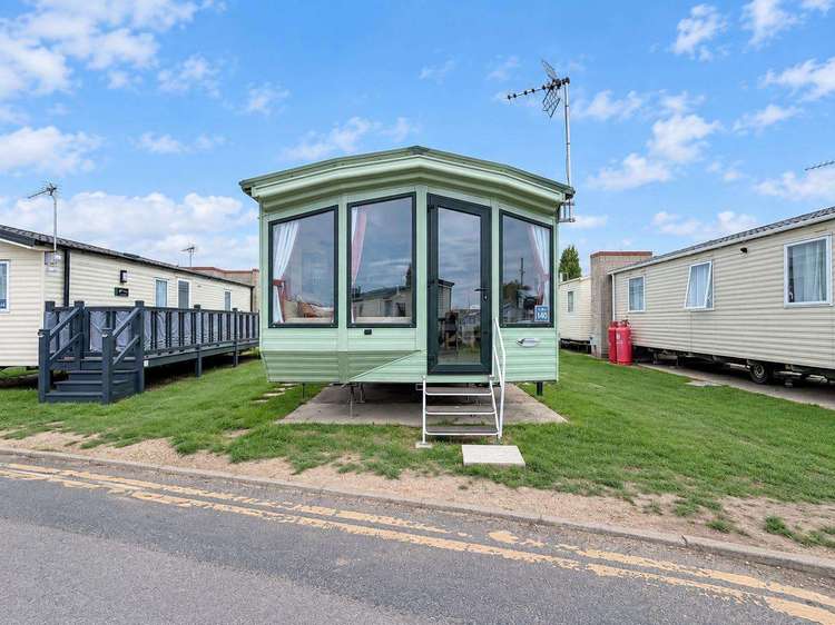 17140P⭐ – Pines area, 3 bed, 8 berth caravan with D/G & C/H. Ruby rated. Preview 1