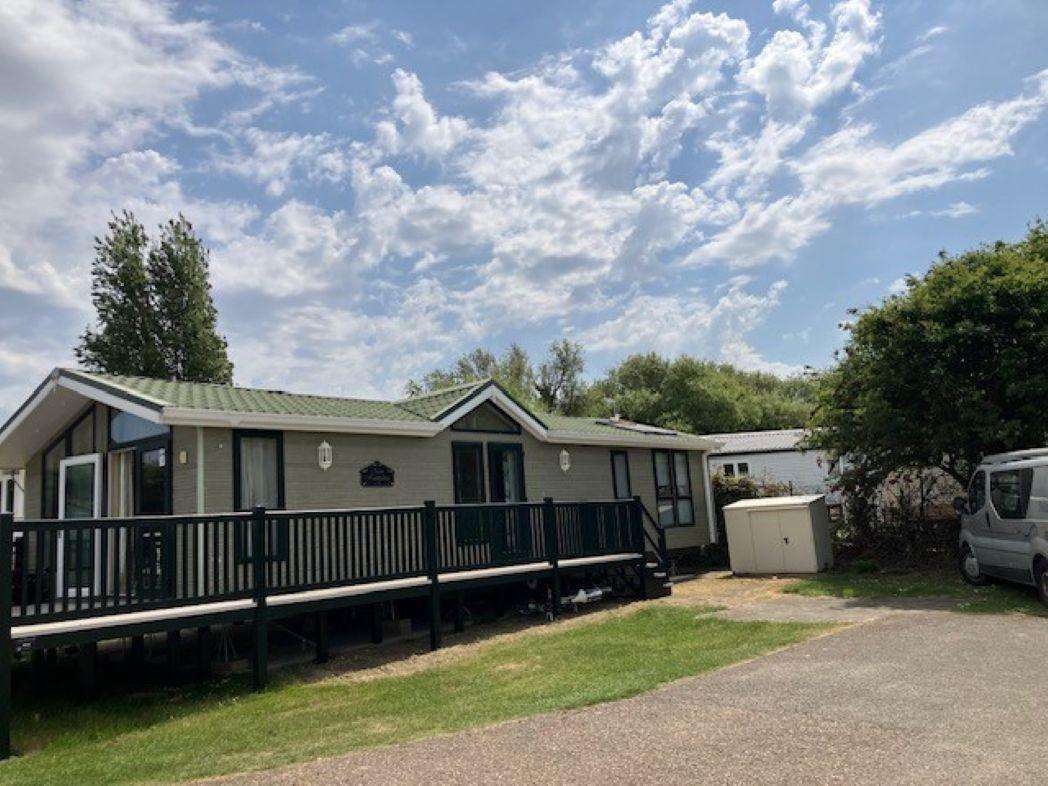 Escape to this stunning platinum-rated lodge in Hunstanton, Norfolk, just a short stroll from the golden sands of Hunstanton Beach. Sleeping up to six guests across two bedrooms, this beautifully appointed lodge offers everything you need for a relaxing. - property