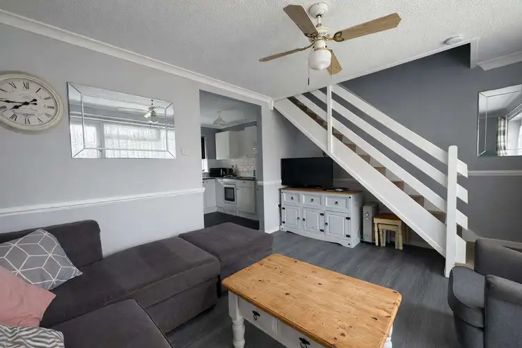 18167B⭐ – Bermuda, 3 bed, 6 berth chalet with electric panel heaters. Ruby rated. Preview 4