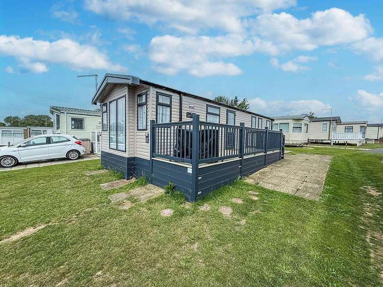 00069BA⭐ – Belle Aire, 3 bed, 8 berth caravan with decking, D/G and C/H. Diamond rated. Preview 0