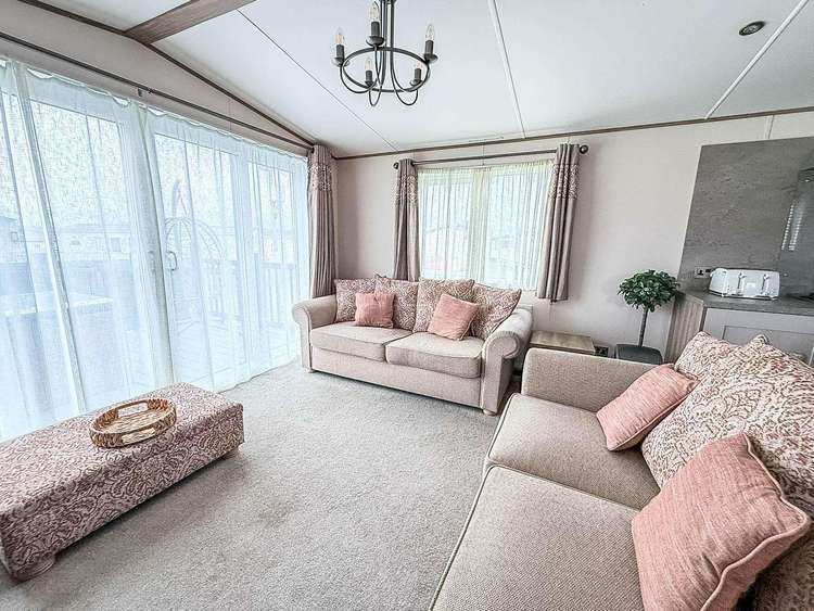 90017D⭐ – Drifter area, 3 bed, 8 berth caravan with decking, D/G and C/H. Diamond rated. Preview 4