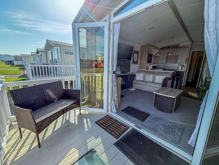 80007L⛱️ – Lansdown area, 3 bed, 8 berth caravan with decking, D/G & C/H. Diamond rated. Preview 5