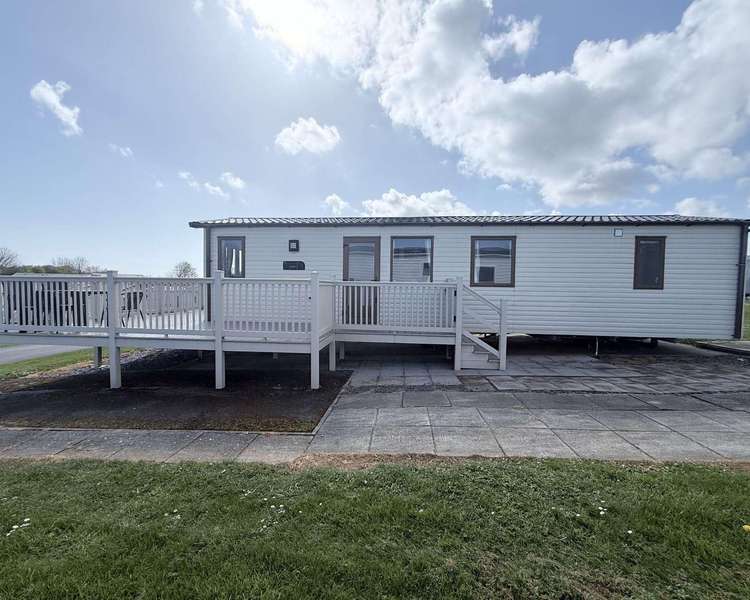 71062ME⭐ – Meadows, 2 bed, 6 berth caravan with decking. Opal rated. Preview 0