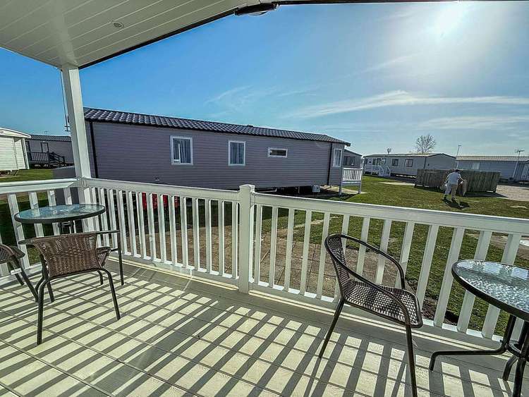 80016W⛱️ – Waterways area, 3 bed, 8 berth caravan with decking, C/H and D/G. Diamond rated. Preview 4