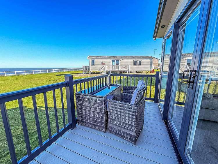 80010W⛱️ – Waterways area, 3 bed, 8 berth lodge with full sea views. Platinum-Deluxe rated. Preview 2