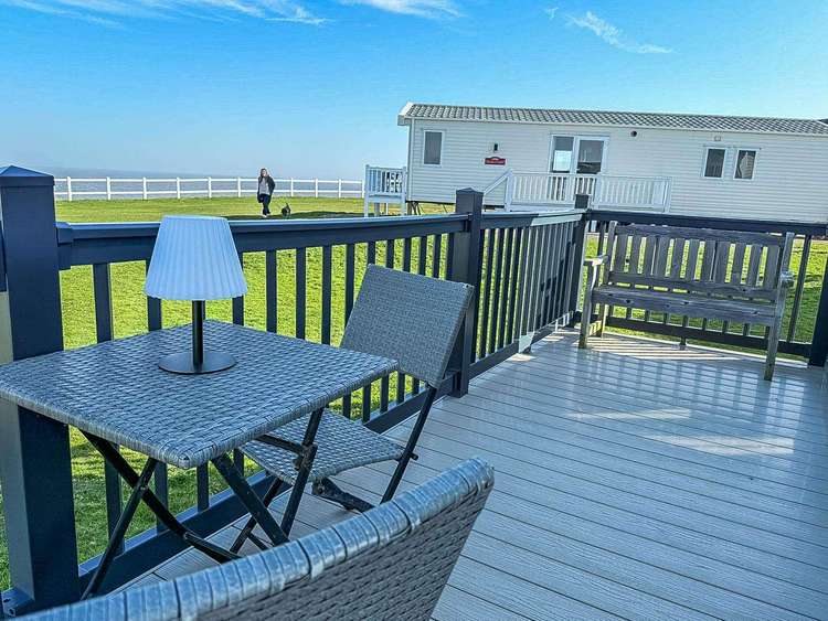 80010W⛱️ – Waterways area, 3 bed, 8 berth lodge with full sea views. Platinum-Deluxe rated. Preview 3