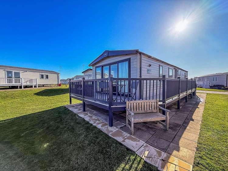 80010W⛱️ – Waterways area, 3 bed, 8 berth lodge with full sea views. Platinum-Deluxe rated. Preview 1