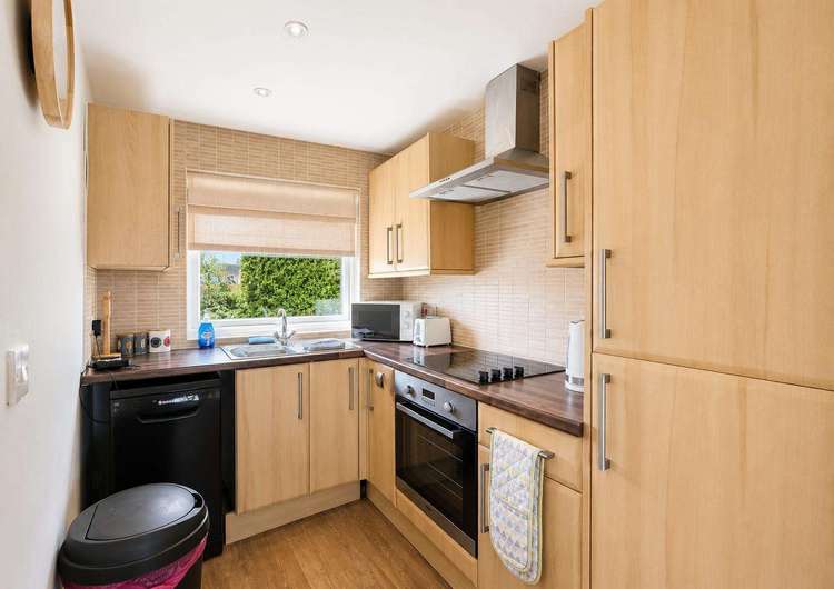 31002R⭐ – Rainbow’s End, 2 bed, 4 berth chalet with double glazing. Opal rated. Preview 5
