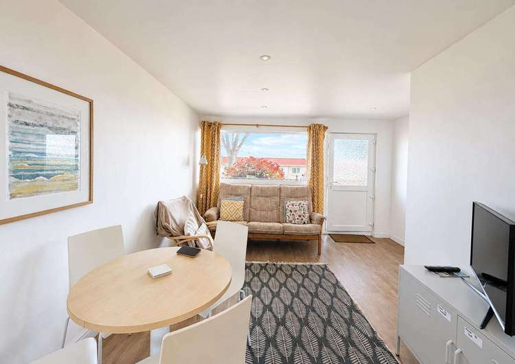 31002R⭐ – Rainbow’s End, 2 bed, 4 berth chalet with double glazing. Opal rated. Preview 4