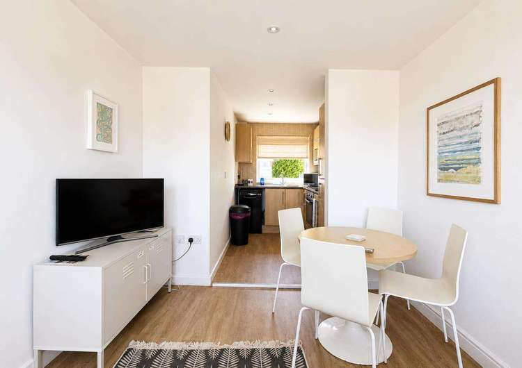 31002R⭐ – Rainbow’s End, 2 bed, 4 berth chalet with double glazing. Opal rated. Preview 2