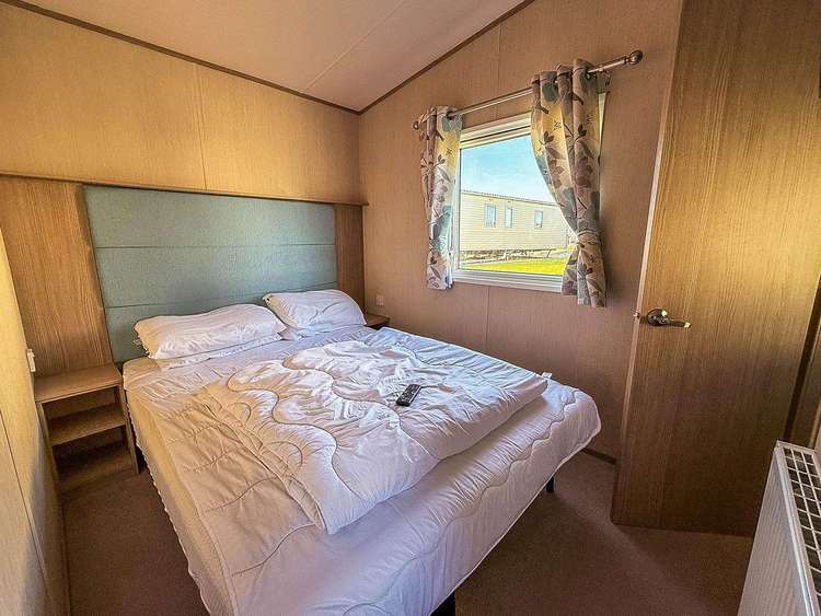 80069G⛱️ – Greenways area, 3 bed, 8 berth caravan with decking. Opal rated. Preview 5