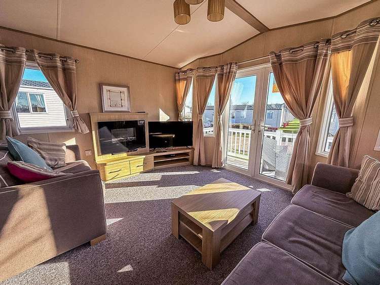 80069G⛱️ – Greenways area, 3 bed, 8 berth caravan with decking. Opal rated. Preview 4