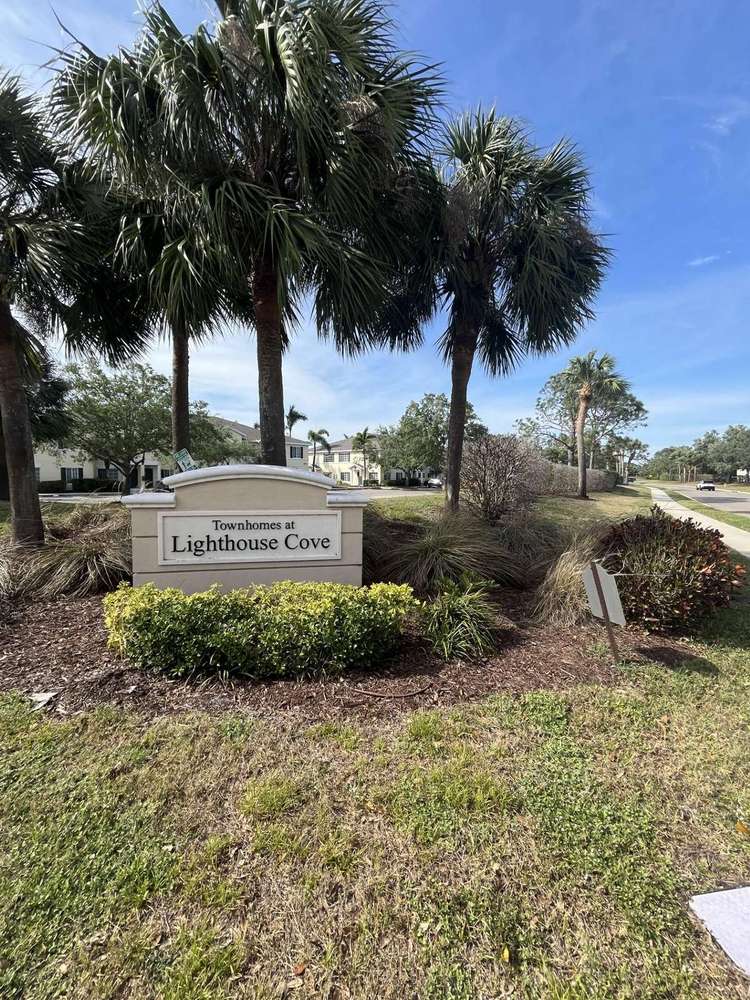 Cozy 3 bedroom townhome in Lighthouse Cove Preview 0