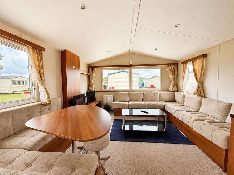 35069S⭐ – Sunnydale, 3 bed, 8 berth caravan with D/G and C/H. Ruby rated. Preview 5