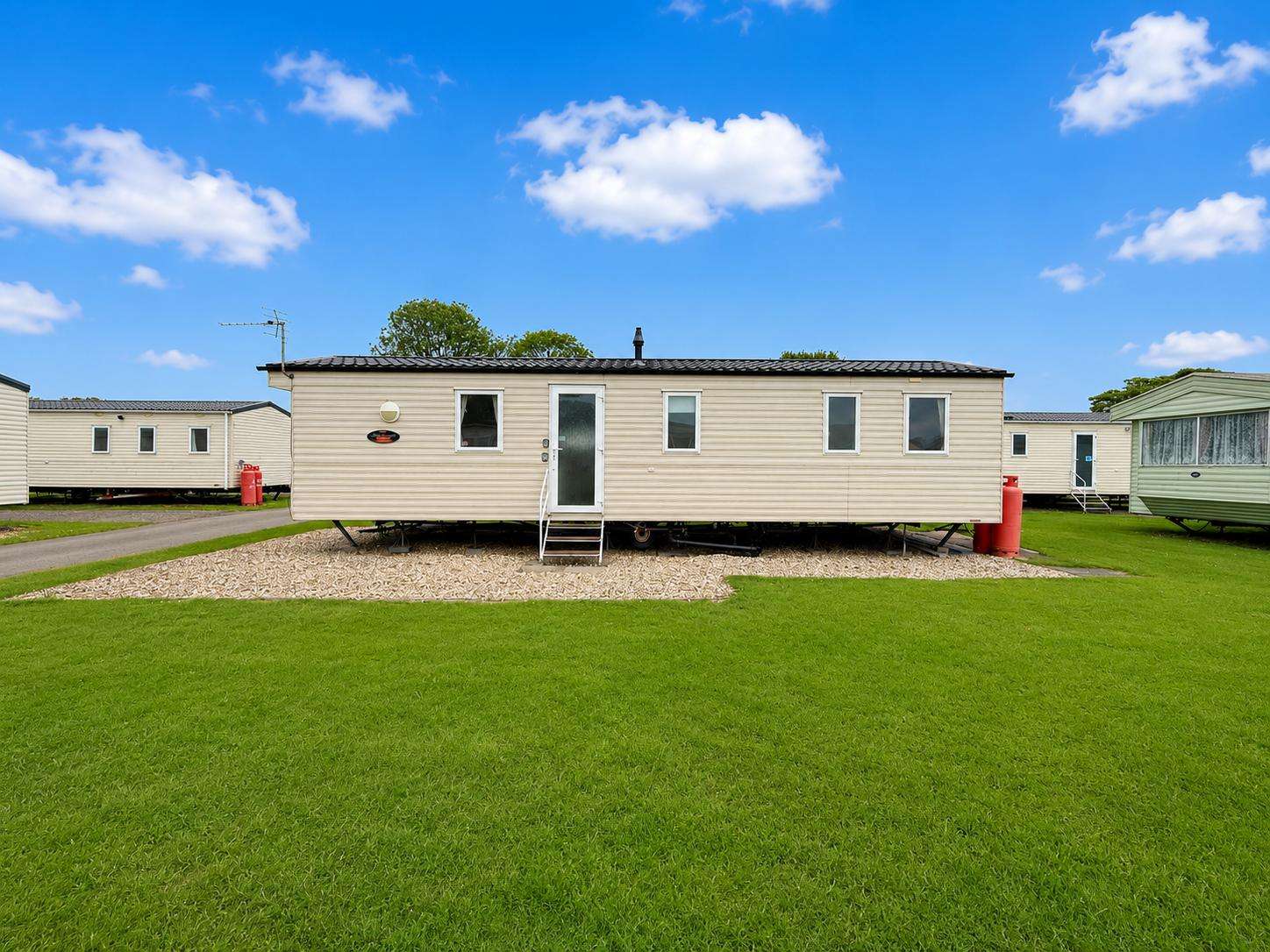 This spacious caravan holiday retreat sleeps the whole family in style, with everything you need close by. - property