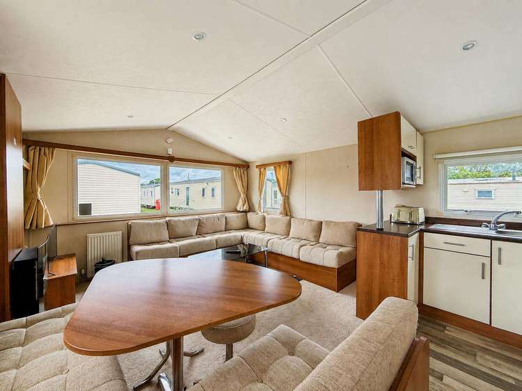 35069S⭐ – Sunnydale, 3 bed, 8 berth caravan with D/G and C/H. Ruby rated. Preview 4