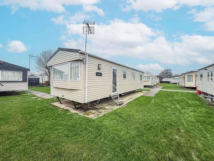 44202B⭐ – Field 2, 3 bed, 8 berth caravan with D/G and C/H. Ruby rated. Preview 0