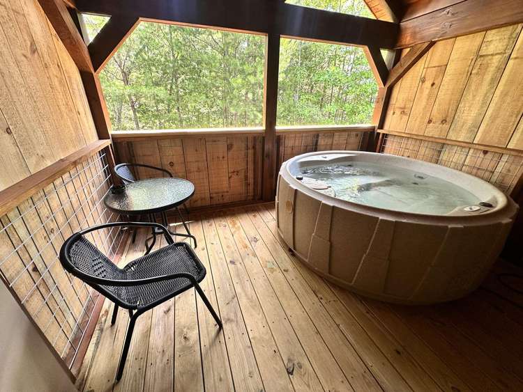 Kiss N' Tell - Hot Tub, Fire, Hike Preview 0